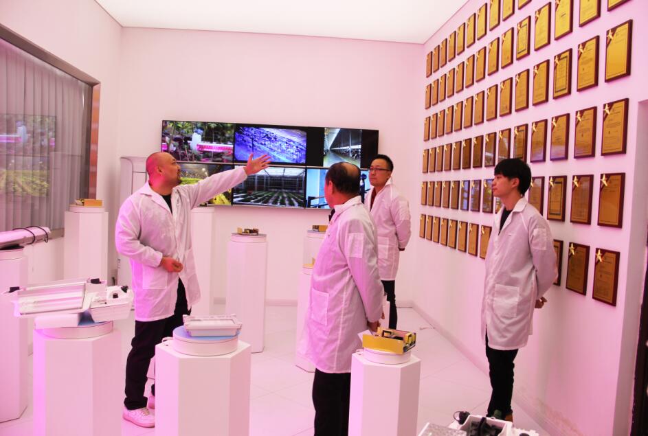 協(xié)會(huì)執(zhí)行會(huì)長(zhǎng)林永亮一行到北京市金晟達(dá)生物電子科技有限公司調(diào)研參觀