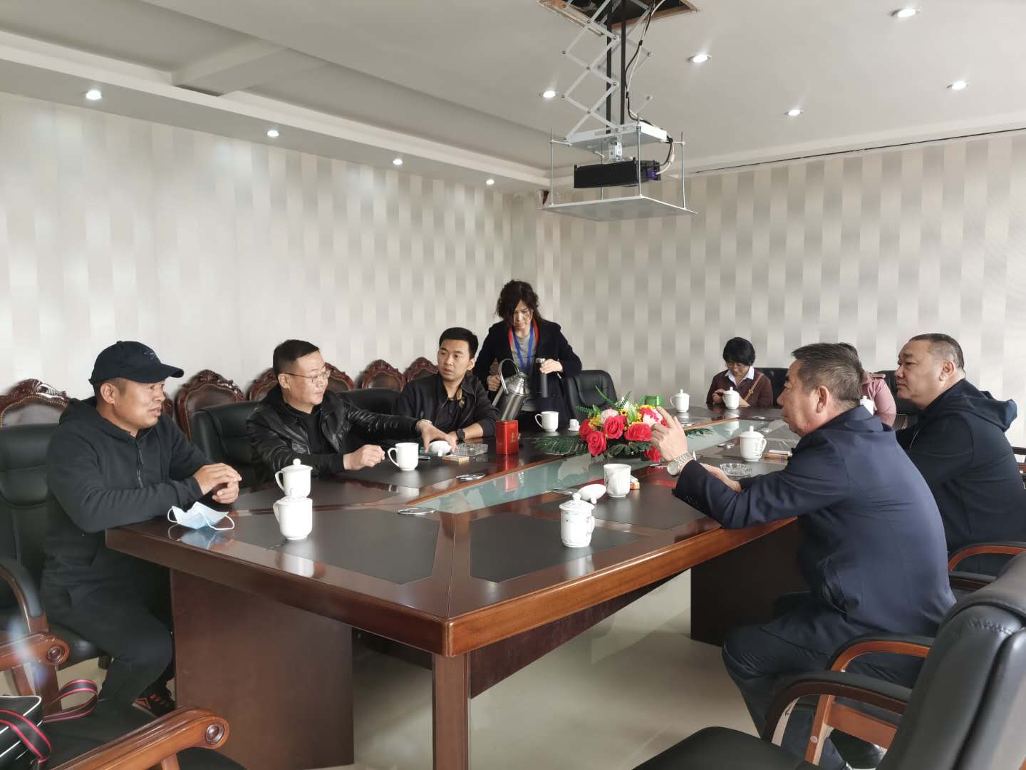 周勇會長在恒瑞投資控股集團調(diào)研學(xué)習(xí)