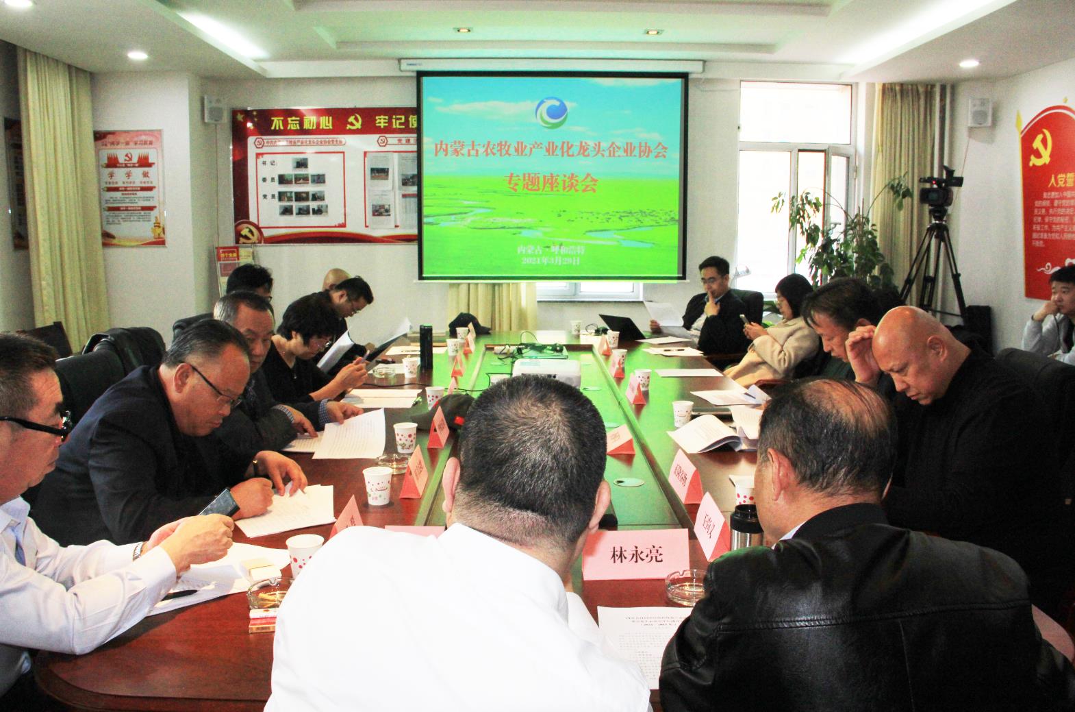 建言獻(xiàn)策，充分發(fā)揮協(xié)會的組織協(xié)調(diào)能力